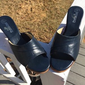 Pretty Feet Navy Mules. size 9